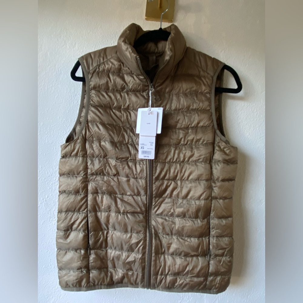 Uniqlo Women’s Ultra-light Down Vest Khaki NWT XS